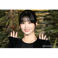 TWICEモモ、“超ミニ”で圧巻美脚披露 肌見せコーデに「爽やかでセクシー」「女神」と反響