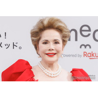 デヴィ夫人、スタイル際立つ水着姿披露「引き締まってて綺麗」「美脚すぎる」と反響