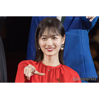 山下美月、ノースリーブで韓国満喫 街中ショットに「私服可愛い」「色白際立つ」と反響