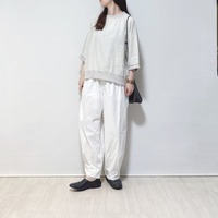 夏に心地いいナチュラルトーンのゆるリラックス服。大人に映えるコーデにするには？【40代の毎日コーデ】