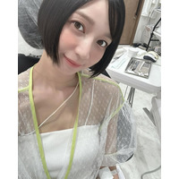 芹那、シースルースカートで美脚透け「爽やかで素敵」「眩しい」の声