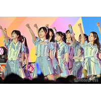 AKB48、爽やかブルー衣装で登場 夏ソング響かせる【TIF2025】