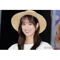 元日向坂46佐々木久美、ノースリコーデでディズニー満喫「素肌が眩しい」「可愛すぎる」の声