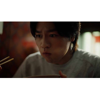Travis Japan松田元太、新CMで豪快な食べっぷり披露 一緒にパーティーを開きたい人は？「幸せを分かち合いたい」