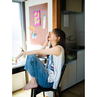 日向坂46小坂菜緒、ヘルシーな肌見せコーデで笑顔満開！さまざまなアクティビティで大はしゃぎ
