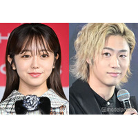 東海オンエア・てつや、妻・峯岸みなみと結婚3周年記念にコスプレ 家族写真に反響「まさかそう来るとは」「面白くて最高」