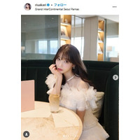 人気YouTuber・Rちゃん、パリで美脚披露 膝上ミニドレス姿に「透け感が綺麗」「似合う」の声
