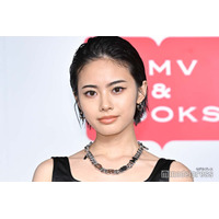 「御上先生」で話題・安斉星来、“リップのみ”ラフなキャミ姿で料理「貴重」「手さばきすごい」の声