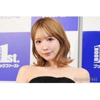 三上悠亜、ノースリ×膝上ミニスカで美スタイル際立つ「お姫様みたい」「可愛くて綺麗」と反響