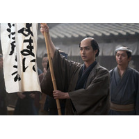 大河「べらぼう」変装して市中に現れた人物とは？「黒幕降臨」「狂気に満ちてる」と視聴者戦慄