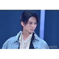 「北くんシェア」で話題・岩瀬洋志、デニム合わせのレイヤードコーデ披露 表情の変化に胸キュン【TGC2025A/W】