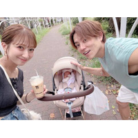 辻希美、生後1ヶ月の次女がベビーカーデビュー！お散歩SHOTを公開「嫌いじゃないみたい」