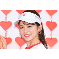久間田琳加、美肩全開コーデでディズニー満喫「あまりの可愛さに涙出そう」「透明感レベチ」とファン釘付け