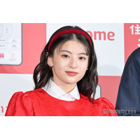 出口夏希、ベアトップミニドレスで美スタイル際立つ「釜山国際映画祭」衣装姿が話題
