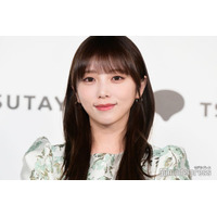 元乃木坂46与田祐希、美くびれ＆金髪ギャルスタイルに反響「ウエスト綺麗」「釘付け」