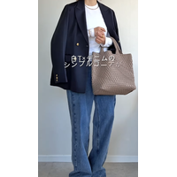 投入すべきは、ゴールドアクセ!【ユニクロ】クルーネックT×デニム×ジャケットを格上げする着こなし術【40代の毎日コーデ】