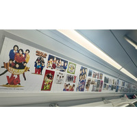 V6、サブスク解禁記念し“同期”「ゆりかもめ」車両を特別ジャック 30年の歩みを表現