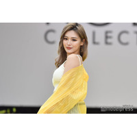 せいせい、マイクロミニ×網タイツで圧巻スタイル披露「完璧な脚線美」「クールでセクシー」絶賛の声