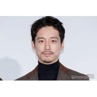 坂口健太郎、共演者に“身長の伸ばし方”伝授 舞台挨拶開始前の会話明かす【盤上の向日葵】