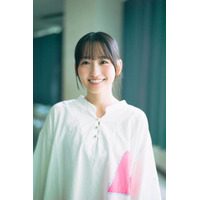 乃木坂46一ノ瀬美空、キュートなにっこりスマイル！柔らかな陽の光の中で等身大の魅力が光る