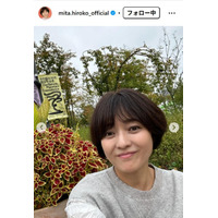 三田寛子、体調不良で休演中の次男・中村福之助の誕生日祝福 愛犬抱えた近影公開で「お母様にそっくり」「早く良くなりますように」の声