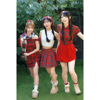 AKB48平田侑希&八木愛月&大賀彩姫、おなじみ“赤チェック”衣装でにっこり！グループ20周年のメモリアルSHOT