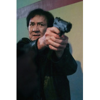 ジャッキー・チェンが吠え、SEVENTEENジュンが舞う　熱いバトル繰り広げる『シャドウズ・エッジ』アクション予告