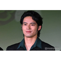 水上恒司、上裸モノクロショットで肉体美披露「彫刻のような美しさ」「色気がすごい」の声