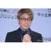 田村淳「次女が首をチューチュー吸ってくる」娘2人とのハグショット披露「微笑ましい」「関係性が素敵」と反響
