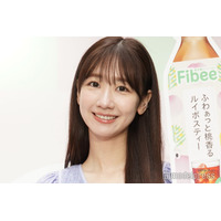 柏木由紀、ミニスカ黒タイツで美脚際立つ 地元ショットに反響「スタイル抜群」「脚が綺麗」