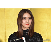 山崎紘菜、ショーパン×ファーブーツで美脚際立つ「脚真っ直ぐで綺麗」「スタイル良すぎ」と反響