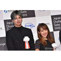 川崎希の0歳次女「髪伸びた」近影ショット話題「すでに完成されてる」「リアル天使」夫・アレクサンダーが公開