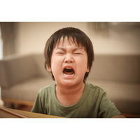 おもちゃを壊されて泣く７歳の孫　すると、祖父が照明を消して…⇒「不器用ながらも一生懸命」