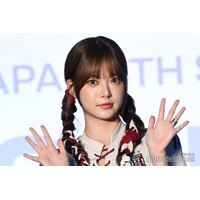 LE SSERAFIMウンチェ、変形トップスから美肩輝く「さすがの着こなし」「スタイルの良さ際立つ」と反響