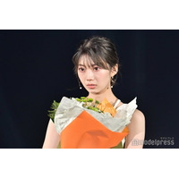 元日向坂46高本彩花、純白コーデで美脚スラリ 韓国満喫ショットに「スタイル抜群」「雪の妖精」と反響
