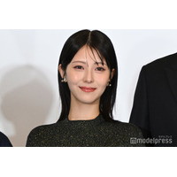 浜辺美波、雰囲気一変ノースリーブ姿が話題「メイクで印象変わる」「思わず二度見」