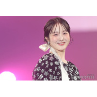 本田紗来、ミニスカ＆ニーハイで美脚際立つ「圧倒的スタイル」「可愛すぎて二度見」と反響