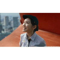 乃木坂46一ノ瀬美空、マクドナルドクルー姿で剣技披露 新CMで“伝説のドラクエバーガー”作る