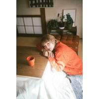 南條愛乃、こたつに入ってのんびりリラックス！日常感のあるナチュラルSHOTを披露