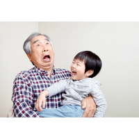 初孫を溺愛する祖父　孫が”左手”で字を書くと…⇒祖父は目を輝かし「大はしゃぎ」「楽しそう」