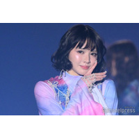 FRUITS ZIPPER鎮西寿々歌、ウェーブヘア×シースルー衣装で登場「お姫様みたい」「透明感すごい」と反響【TGCしずおか2026】