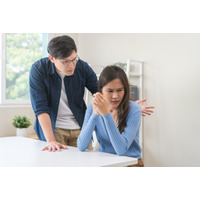 「お前、頭おかしいんじゃねえの？」細かいことで謝罪を強要し、人前で妻を笑いものにする夫。「これは普通なの？」居場所を奪わた妻が感じていた、言葉にできない恐怖とは