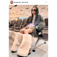 倖田來未、引き締まった美脚が際立つモコモココーデに反響「可愛すぎる」「めっちゃ似合ってます」