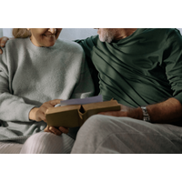 トランスジェンダーの19歳の孫　祖父母に”本当の性”を打ち明けると⇒「あなたが男の子でも…」返ってきた言葉に涙