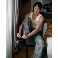 テレンス・ラウ「声とからだの両面から役作り」　『長安のライチ』劇中とのギャップ際立つポートレート到着