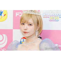 益若つばさ、ミニスカ×透けタイツで美脚際立つ「スタイル良くて憧れる」「破壊力すごい」の声