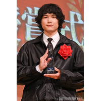 SixTONES松村北斗、名前の由来“北斗七星”のような存在に「親孝行できたかな」【2026年エランドール賞】