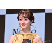 谷まりあ、ゴールド輝くノースリドレスで抜群スタイル マスク着用でも「目元で気付いてもらうことが多い」【Beauty of the year 2026】