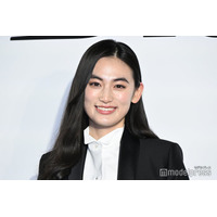 八木莉可子、タキシード×ミニ丈衣装で美脚披露 学生時代のバレンタイン秘話明かす「たくさん作った思い出が」 【ディオール バンブーパビリオン】