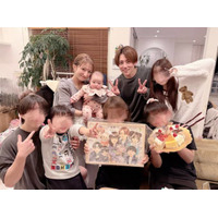 辻希美、家族集合！義母のお誕生日会SHOT公開「似顔絵をプレゼント」「泣いて喜んでくれました」